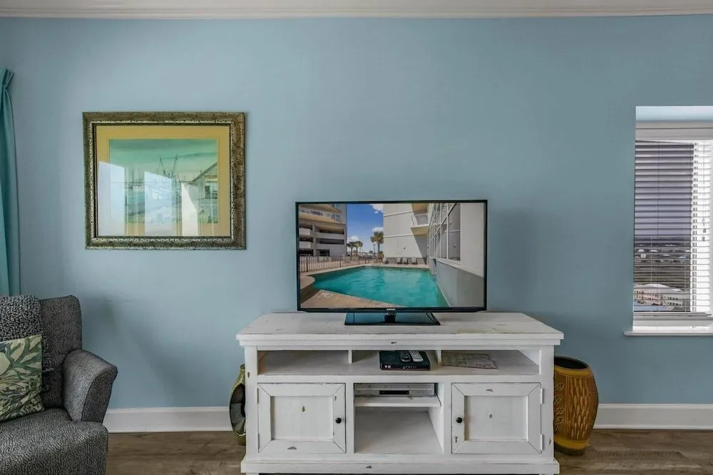 Splendid Condo on Sands of Gulf Shores With Pools