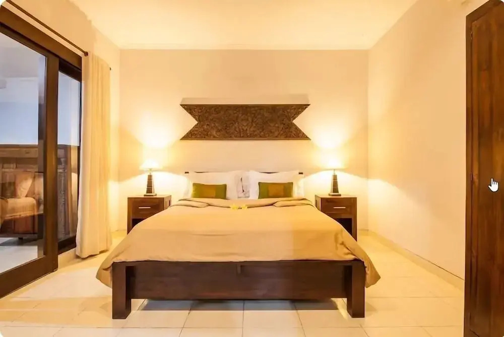 SMV . 10-BR · 10BR Pool Prime Area Walk to Beach and Shops