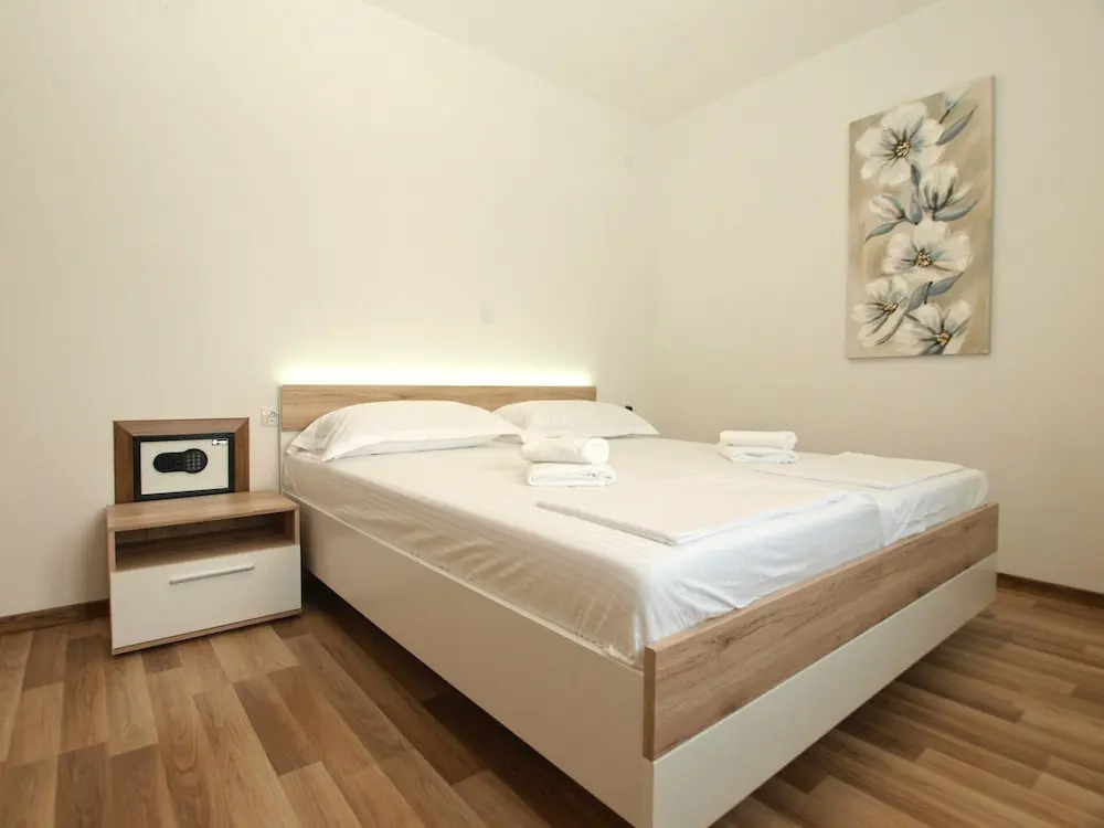 Apartment 1670