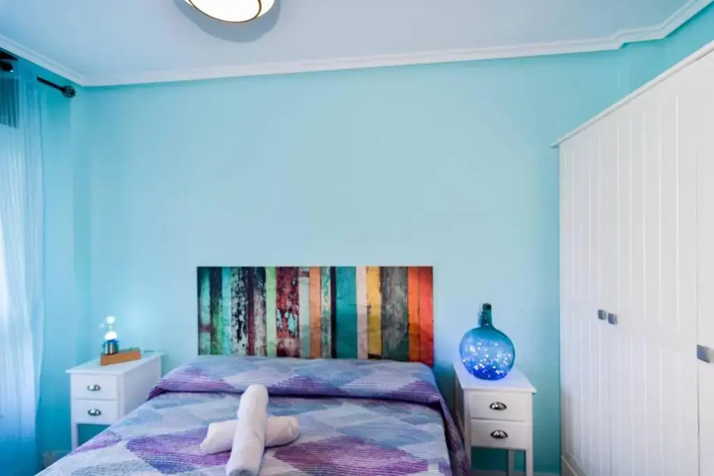 ¡Nuevo! Coqueto y cómodo apartamento con piscina y padel