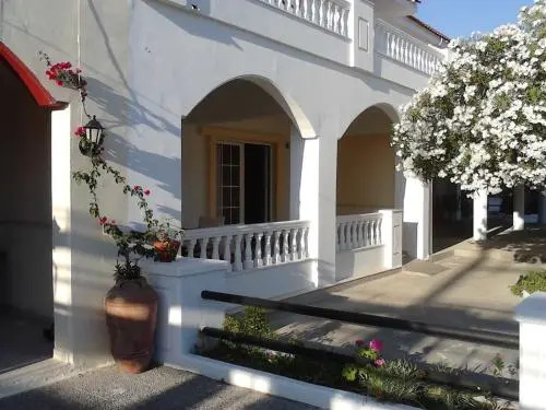 Colonial Apartment 4