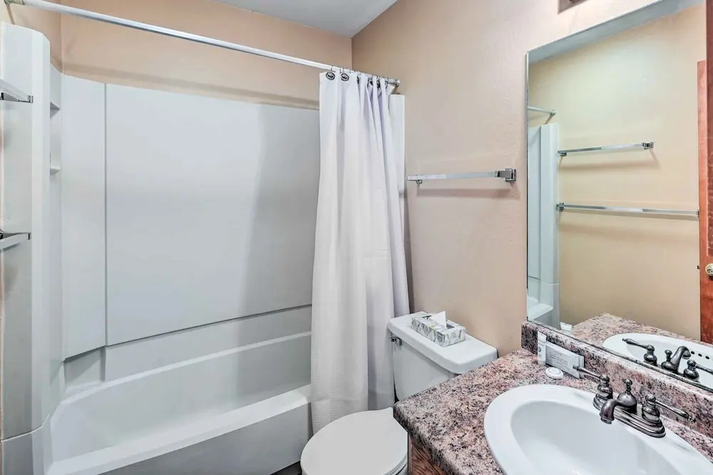 Hike + Relax Poolside! Unit 3 Mi to Dtwn Steamboat