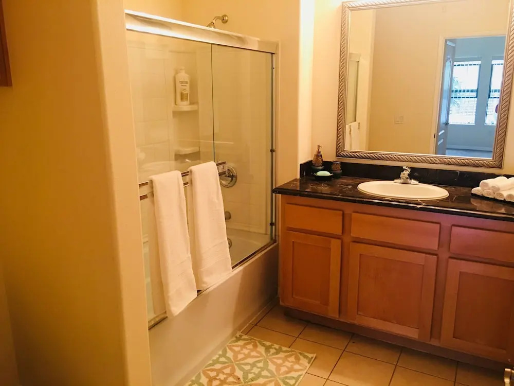 DTLA Apartment With Parking and Pool