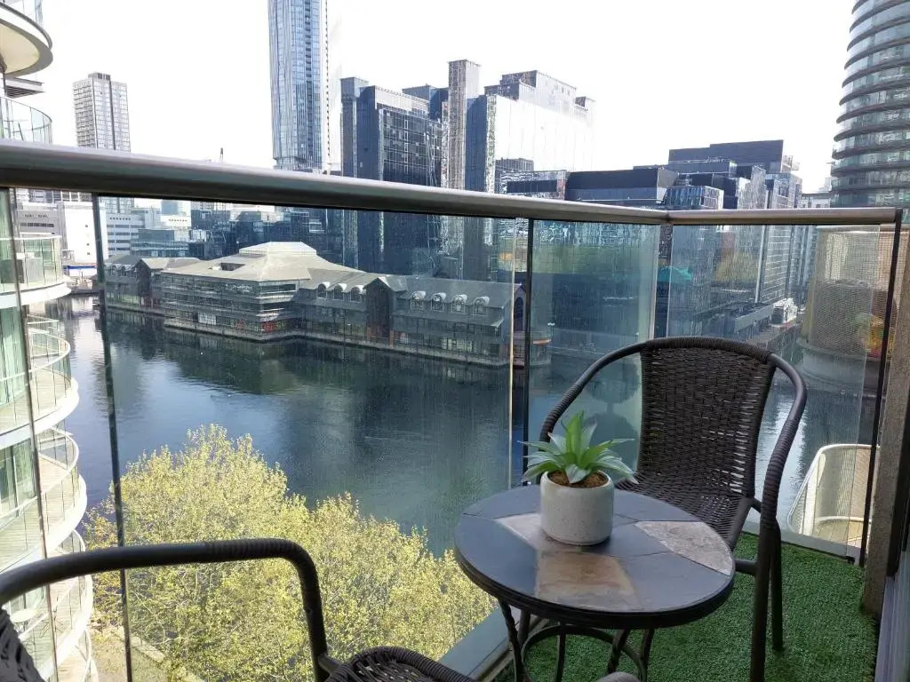 1 Bed Suite, Waterside, Canary Wharf
