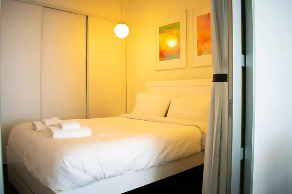 Light-filled 2 Bedroom Abode in Heart of the City