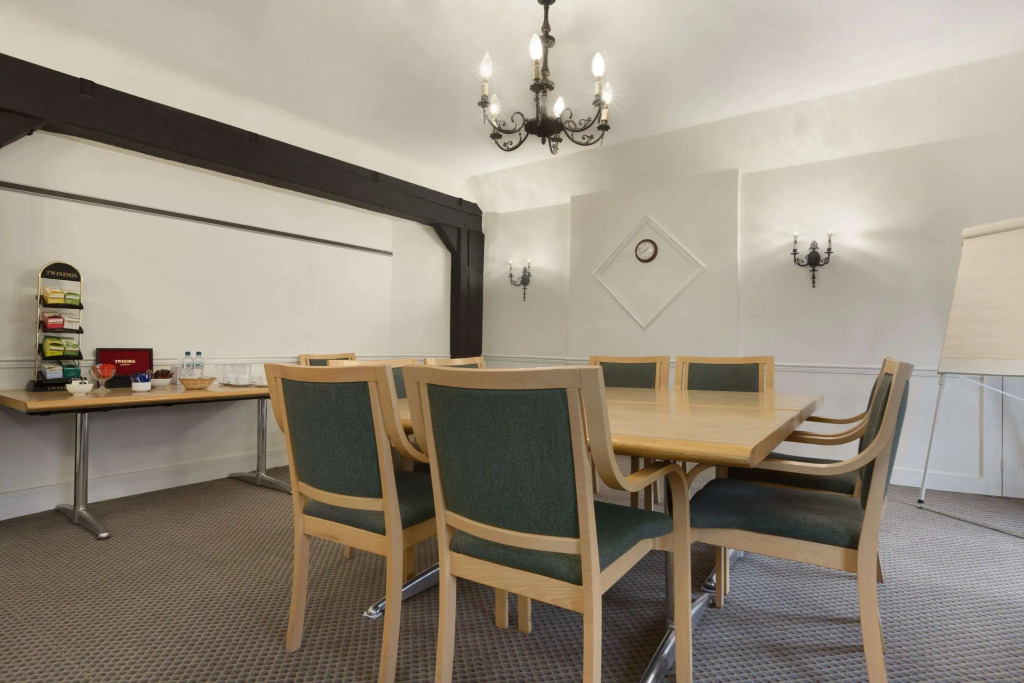 Ramada by Wyndham Crawley Gatwick