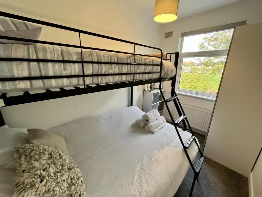 Elegant 2BD Family Retreat Blackpool Town!