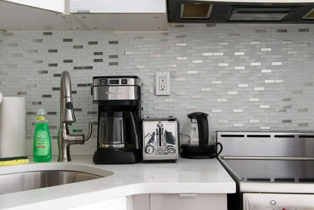 24-18 New Gramercy Studio W D in Unit Fully Reno