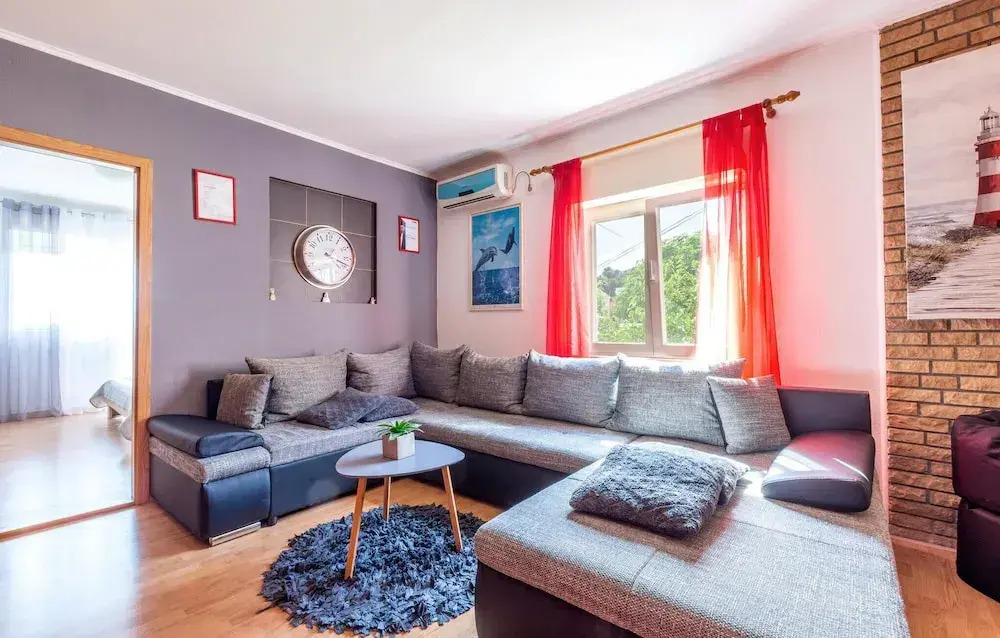 Nice Apartment in Duce With 2 Bedrooms and Wifi