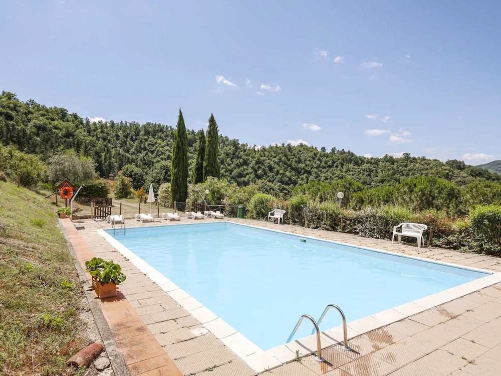 Attractive Farmhouse in Tuscany With Swimming Pool