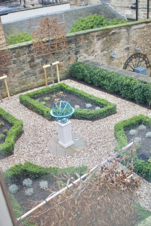 2 Bedroom Flat Accommodates 6 in Heart of Edinburgh