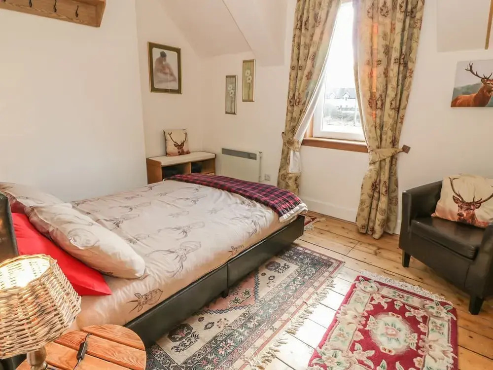 Crinan Canal Cottage No8, Kilmartin