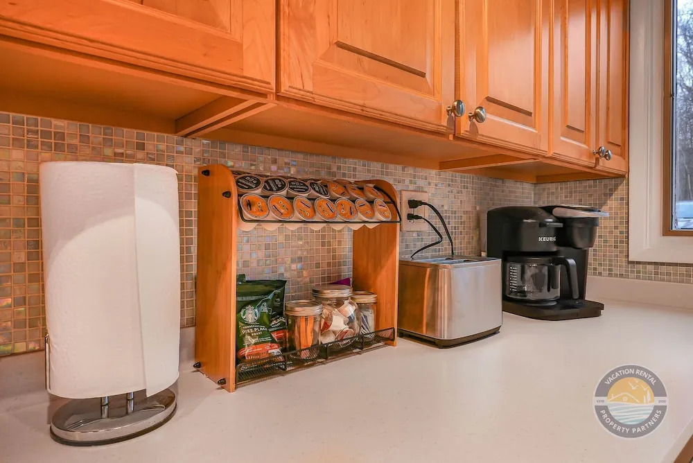 Lake Geneva Condo With Pool, Fireplace & Parking