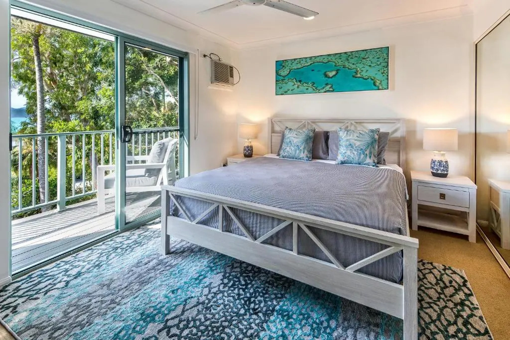 Sunset Waters 12 on Hamilton Island by HamoRent