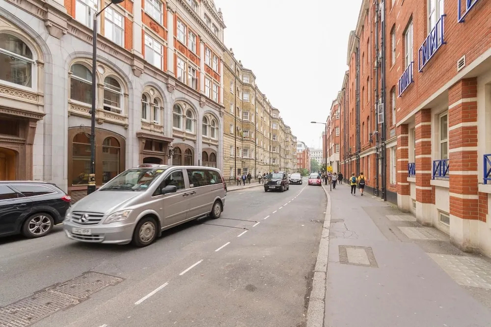 2 Bed, 2 bath flat in Covent Garden