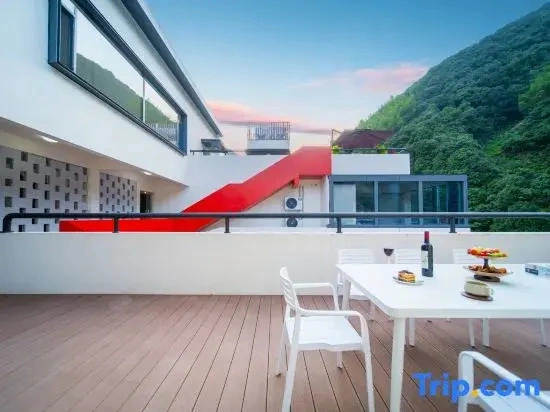 Serene  Hill  Retreat