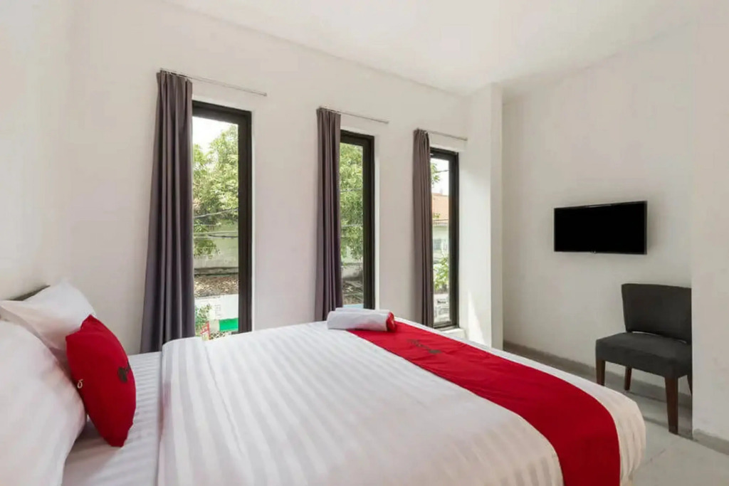 RedDoorz near Kaza Mall Surabaya
