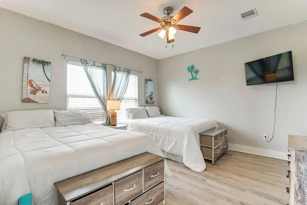 Walk to Crystal Beach: Coastal Getaway w/ Deck