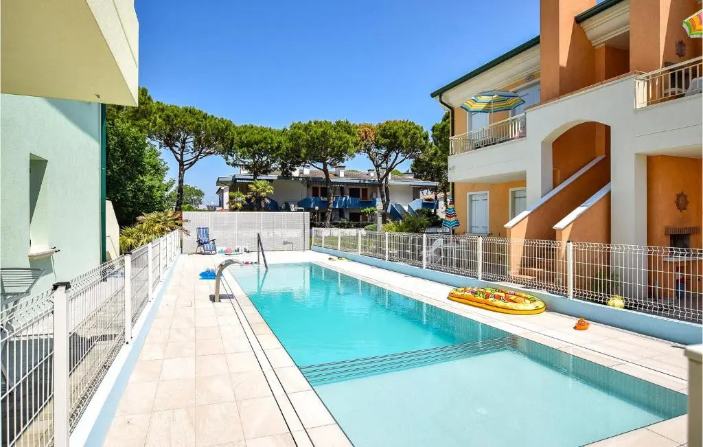 Beautiful Apartment in Jesolo With 2 Bedrooms, Wifi and Outdoor Swimming Pool