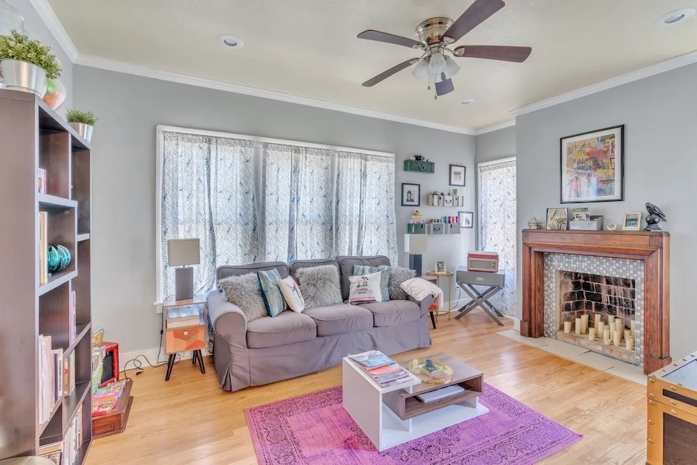 Bright & Fun 3br Cozy Nook 3 Bedroom Home by RedAwning