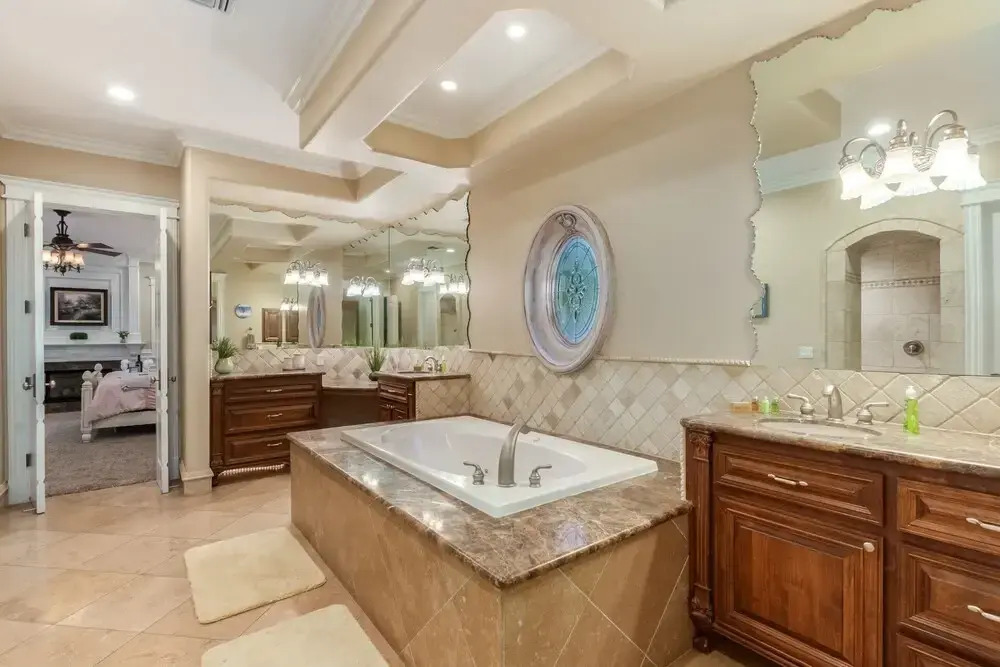 Luxury Home at Red Mountain! Heated Pool, Bocce Court, Firepits! Sleeps 10. Dog Friendly. by RedAwning