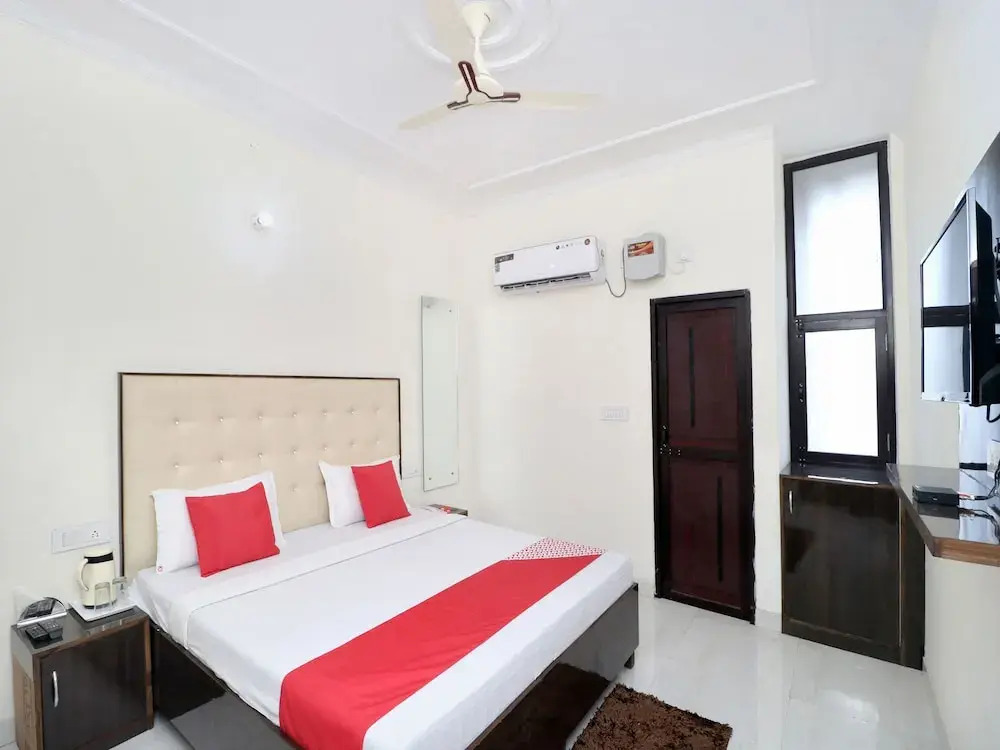 OYO 16975 Hotel Golden View