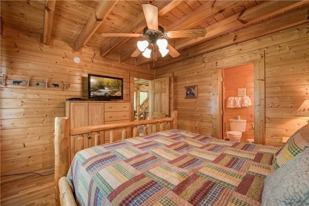 Fountain of Youth 2 Bedroom with Creek View