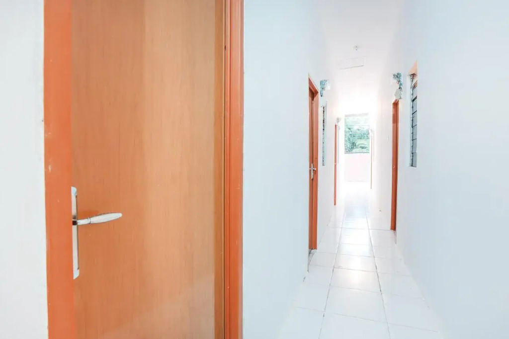 RedDoorz near Esa Unggul University Jakarta Campus