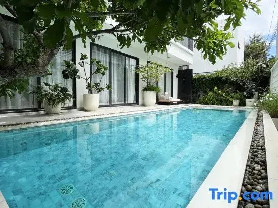Luxurious swimming pool villa near Pattaya Walkway