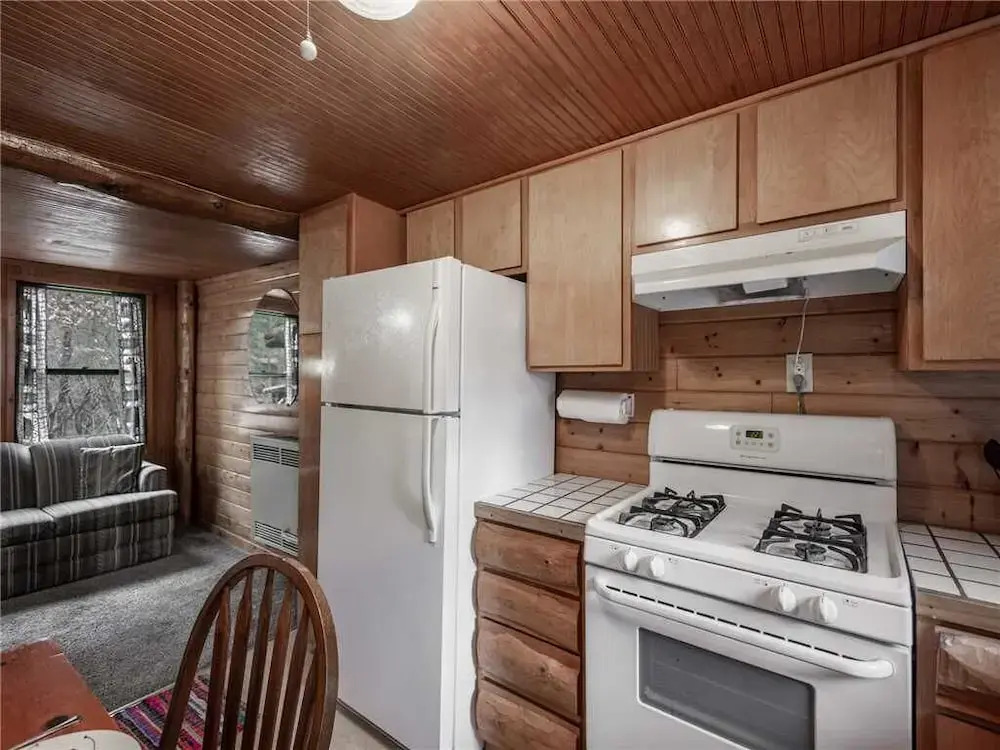 Bear Den, 3 Bedrooms, Front Porch, Midtown, Sleeps 7