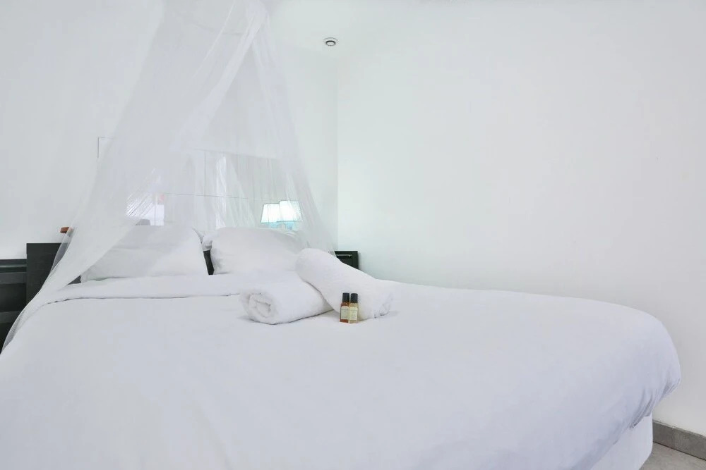 Spacious Apartment for 6, Ideally Located!