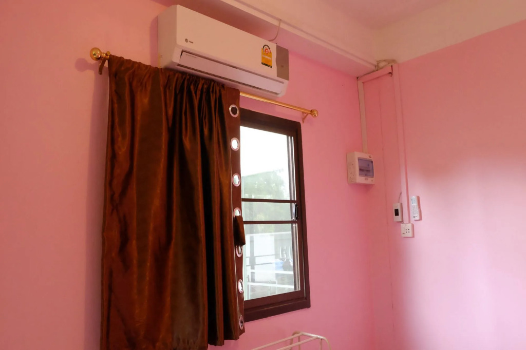 Chomlay Restaurant & Room for Rent
