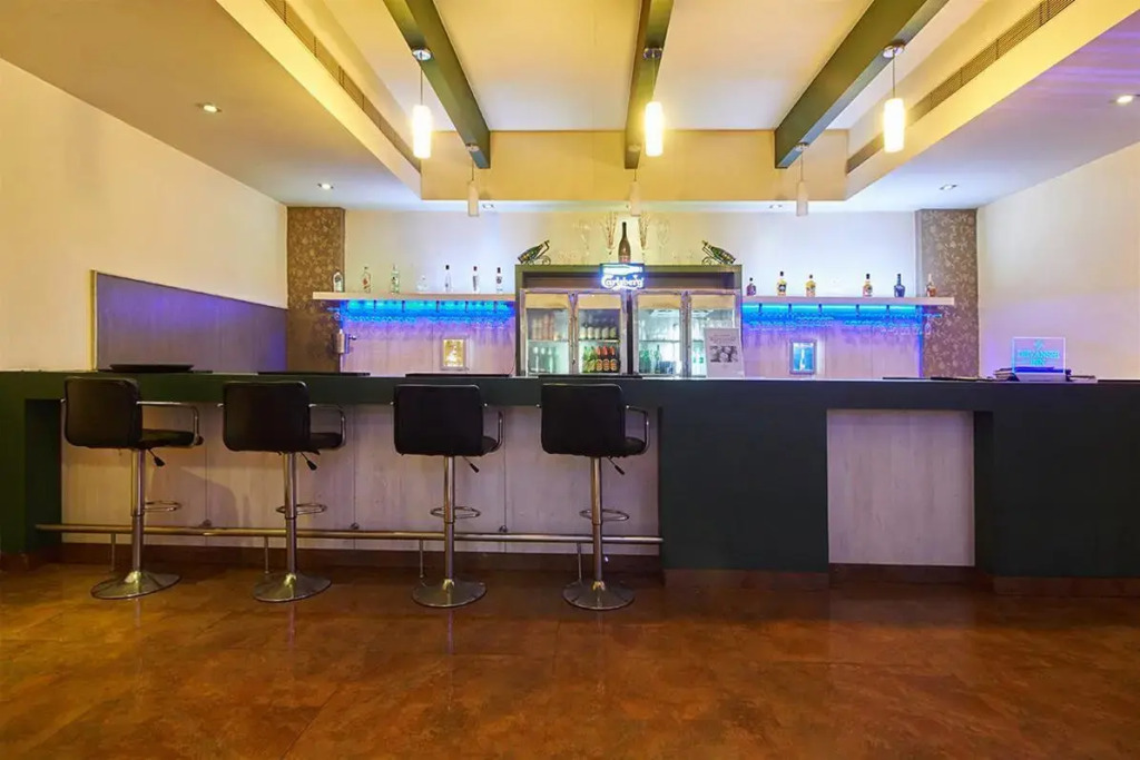 Devanshi Inn By Glitz Hotels