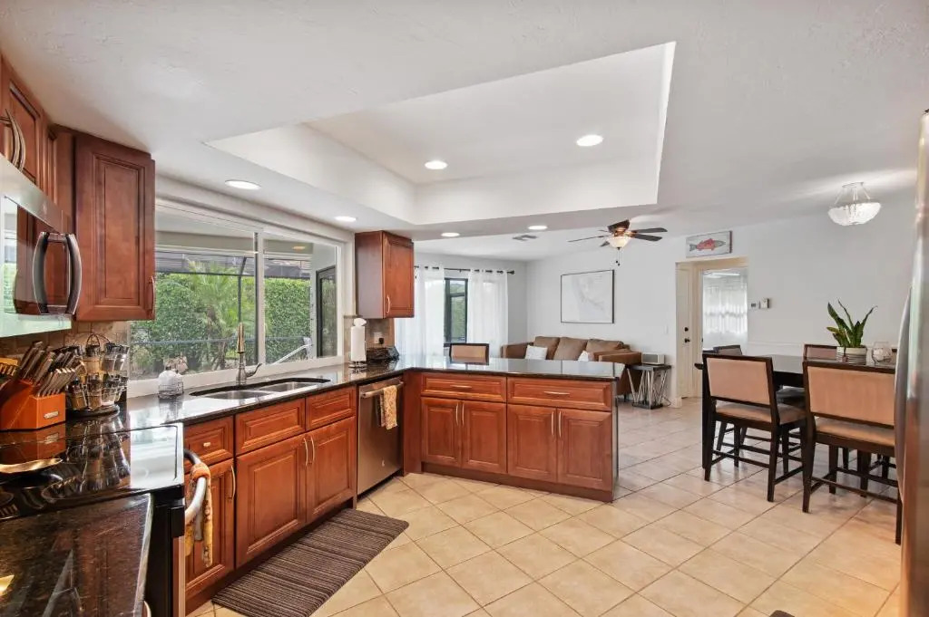 Short Walk to Maple Beach Access I 3/2 w/ Heated Pool
