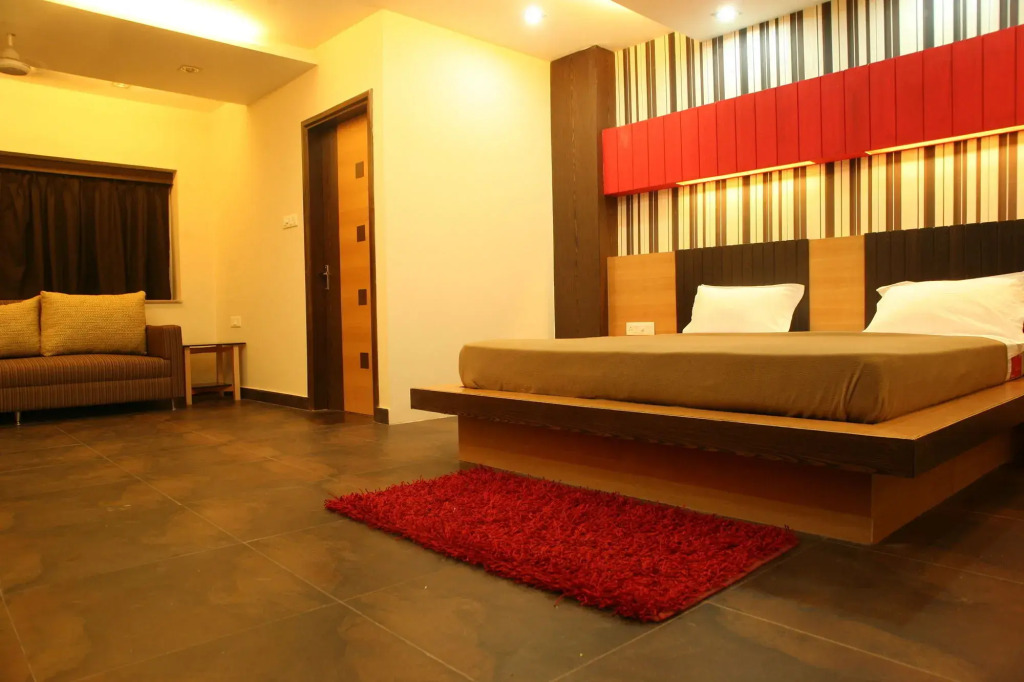 Hotel Trimoorti