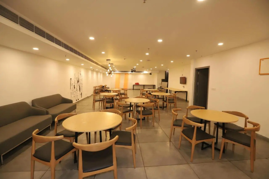 Qotel Hotel La Sarane Preet Vihar