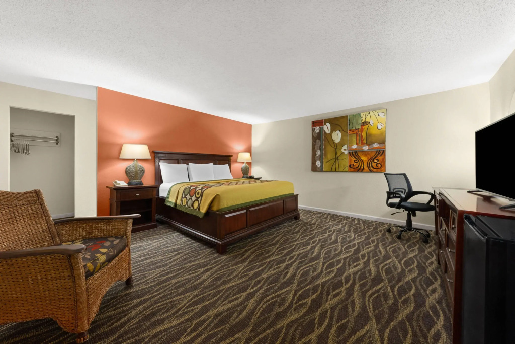 Super 8 by Wyndham New Orleans