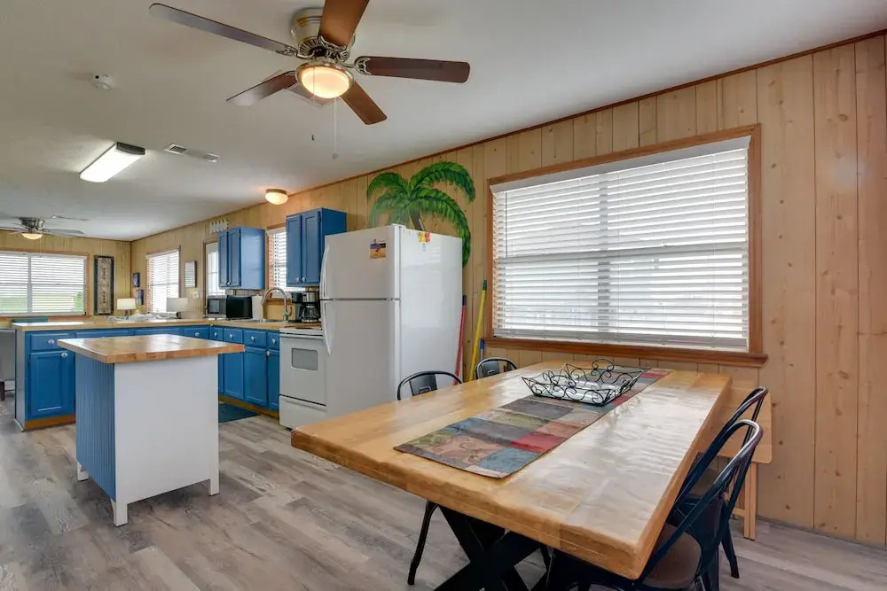 1/2 Mi to Gulf: Family Home in Crystal Beach!