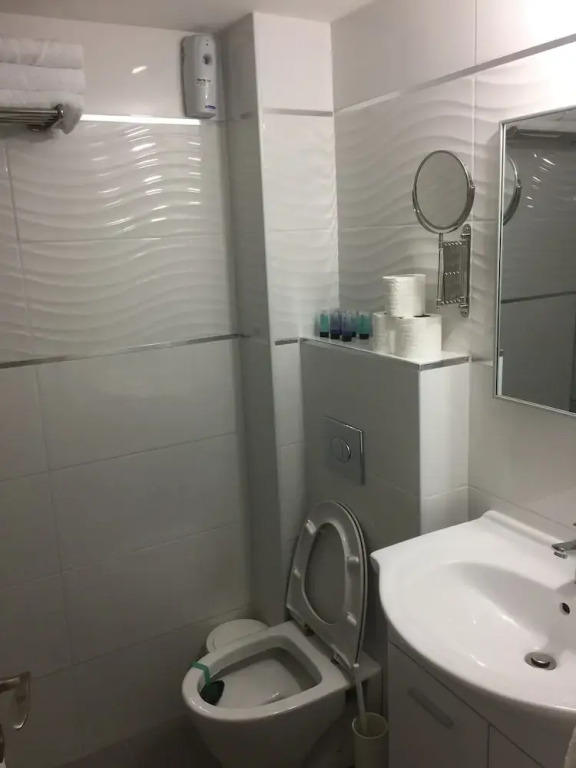 Avi's Suites Yossi Avrahami Royal Park