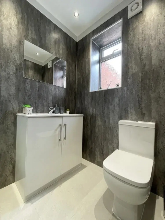 Worksop Newly Refurbished 3-bedroom House