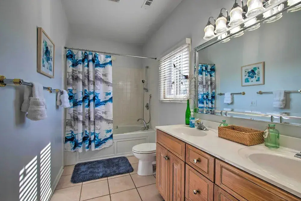 1/2 Mi to Riverwalk! Historic Dtwn Southport Condo