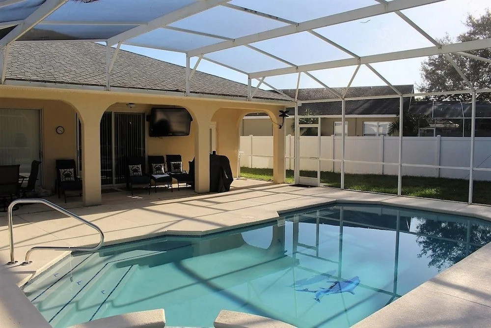 4 Bedroom Pool Home near Disney by Dreams VR