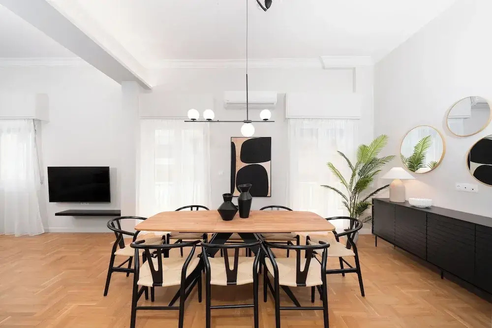 Spacious & Stylish Athens Apartment - Walk To Metro