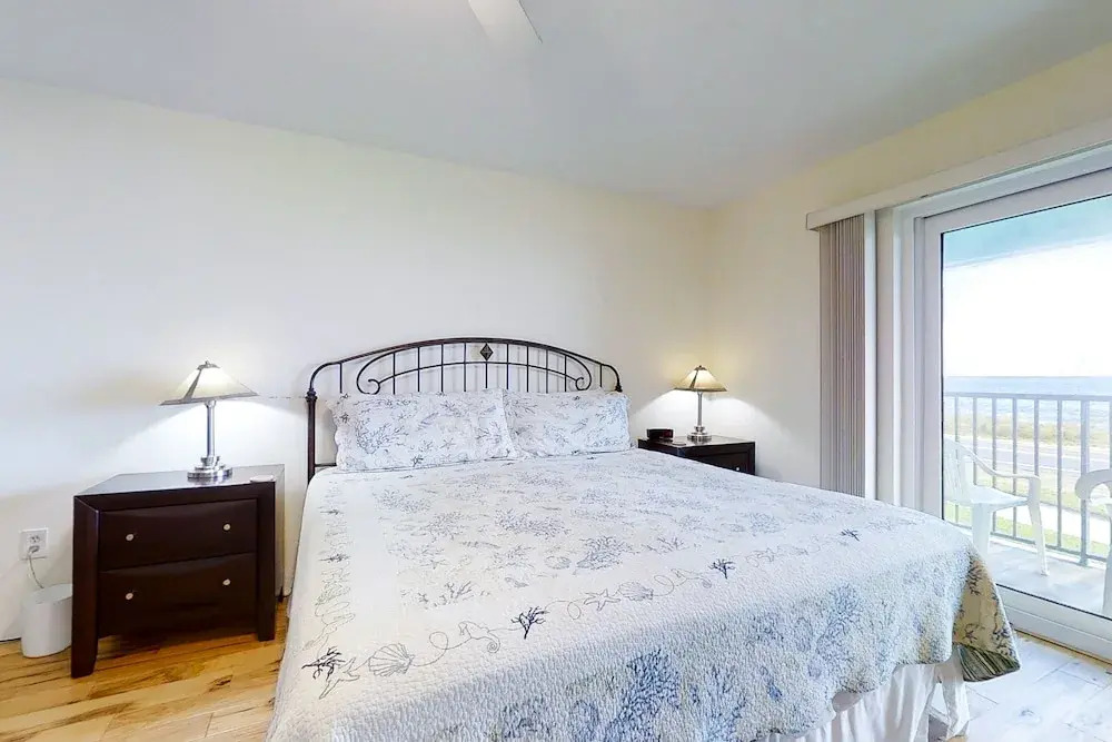Fabulous Oceanfront Find in Flagler Beach W/shared Pool, Wifi, Central AC, W/D