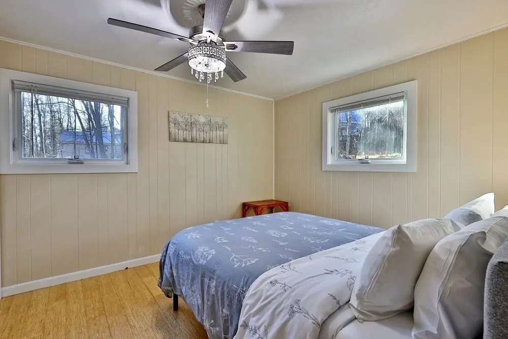 Your Ski Home: Powder Park Place - Upper Level. Close To Killington. Hot Tub. 4 Bedroom Home