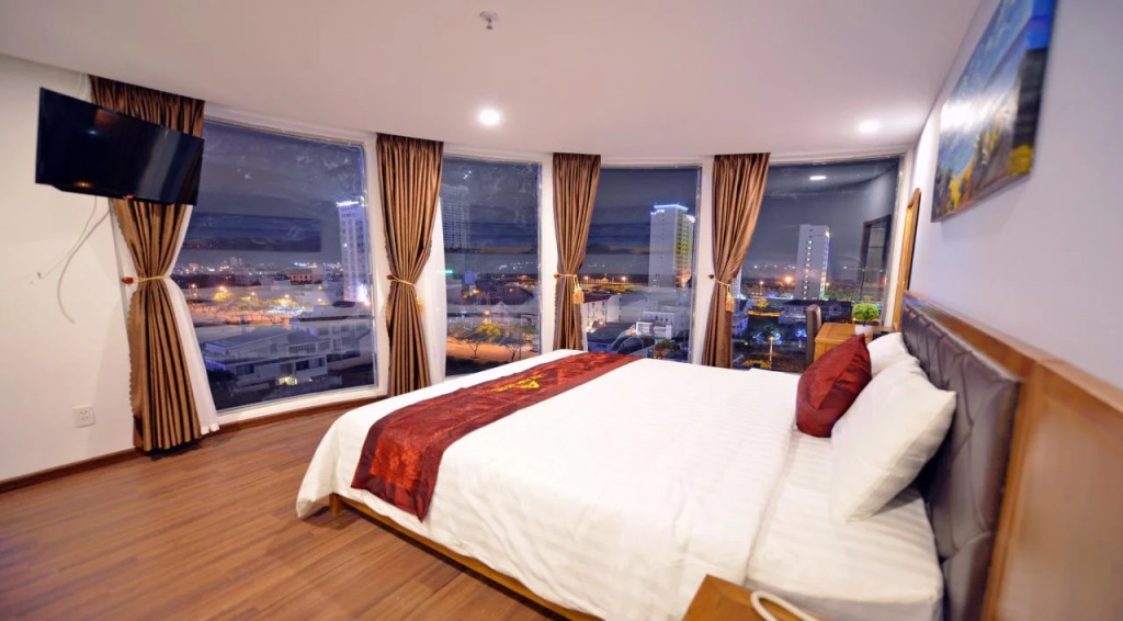 La Beach Hotel