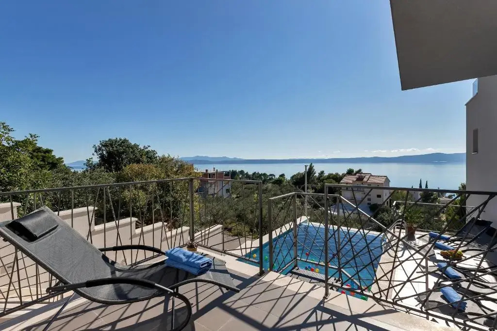 Family friendly apartments with a swimming pool Podgora, Makarska - 18920