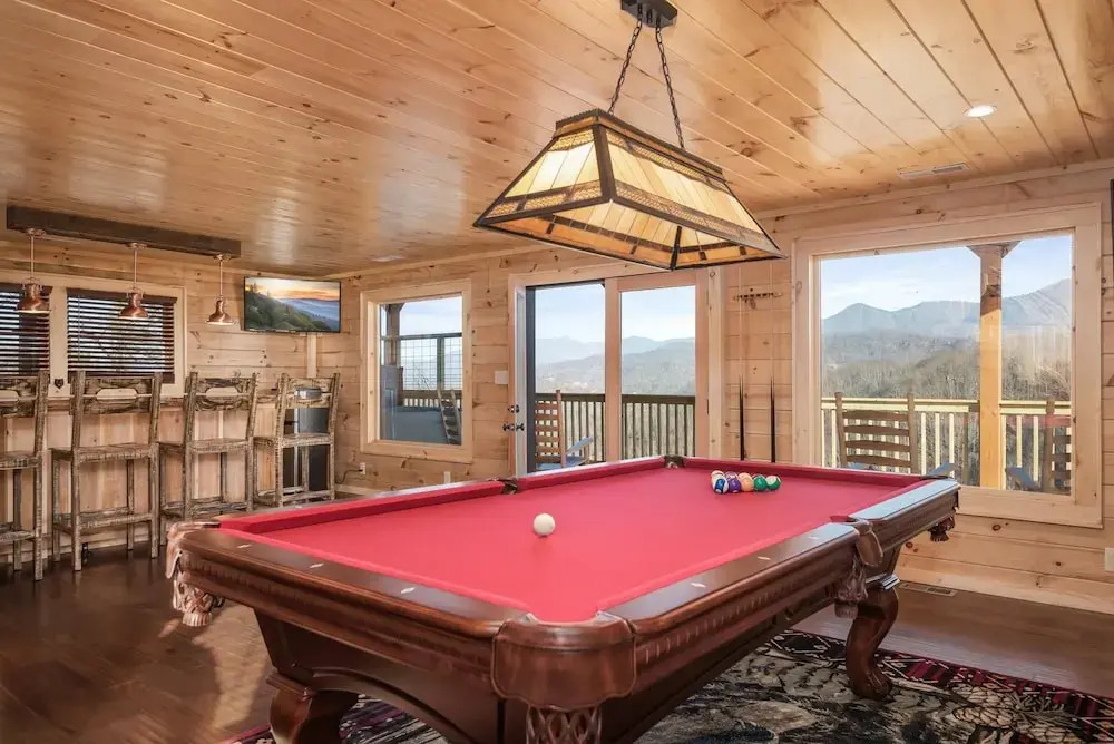 Smoky's Grand View 5 Bedroom Home