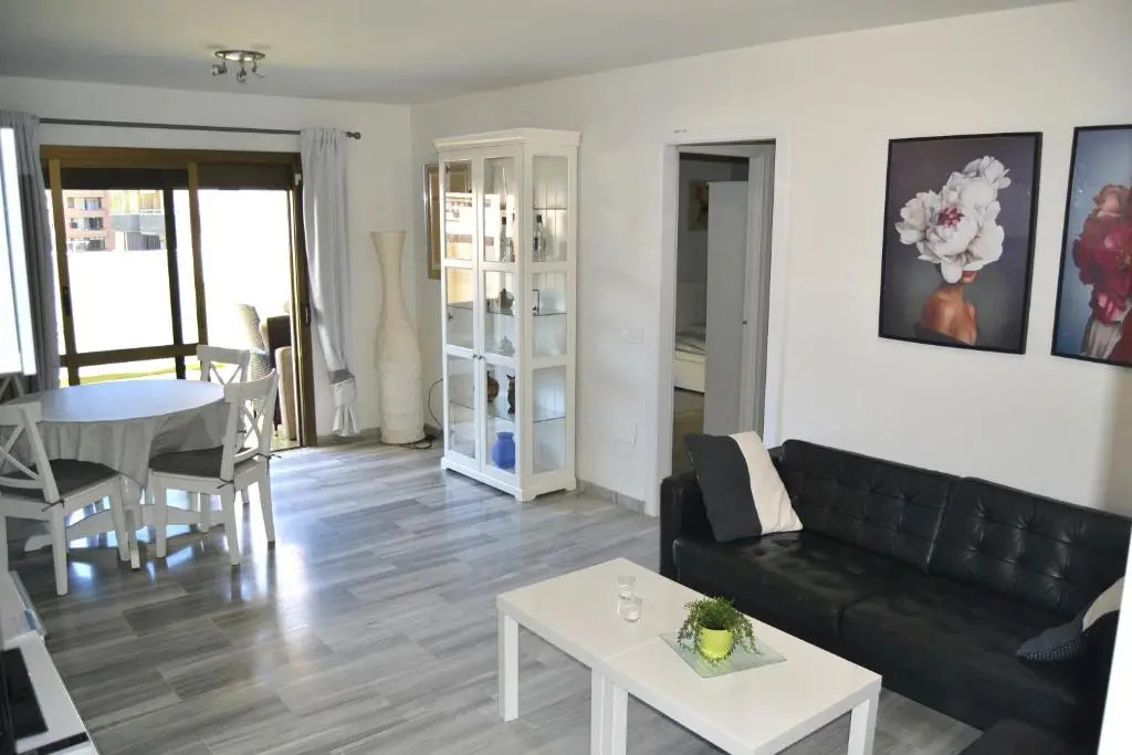 2 BEDROOM 2 BATHROOM APARTMENT in the heart of Fuengirola with big terrace and free parking space close to beach