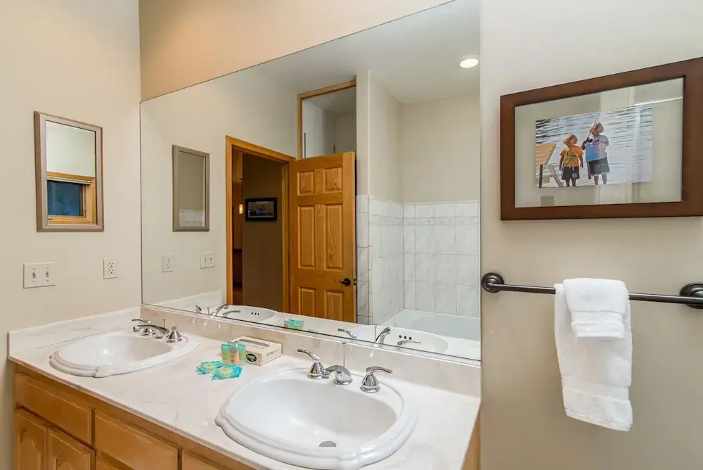 Charming Tahoe Donner Chalet by RedAwning